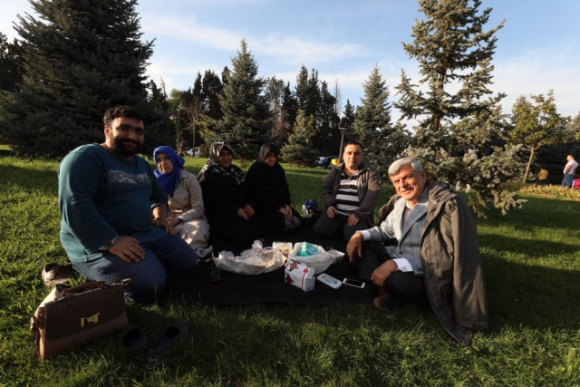 Başkan Karaosmanoğlu, Seka Park’ta Vatandaşlarla Bir Araya Geldi