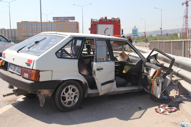 Kocaeli’de İki Otomobil Çarpıştı: 3 Yaralı