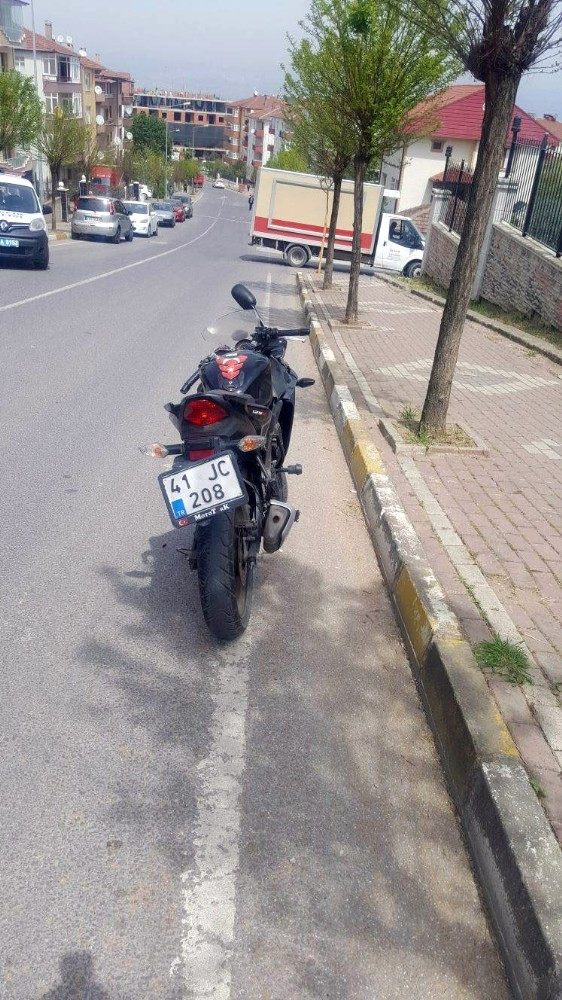 Tıra Çarpan Motosiklet Üzerindeki 2 Lise Öğrencisi Ağır Yaralandı