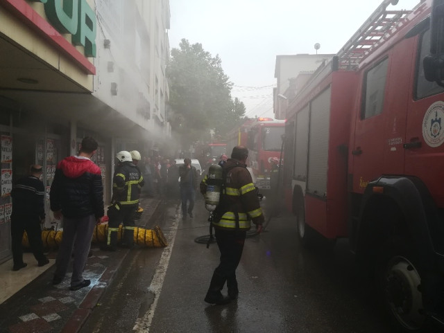 Gebze’de Markette Çıkan Yangın Korkuttu