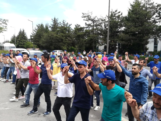 İşten Çıkarılan 95 İşçi Fabrika Önünde Eylem Yaptı