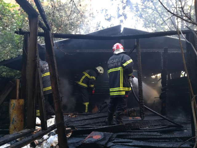 Kocaeli’de Barakada Çıkan Yangın Paniğe Neden Oldu