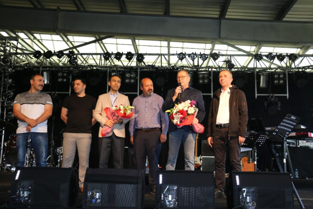 Koray Avcı’dan, Fabrikada İşçilere 1 Mayıs Konseri