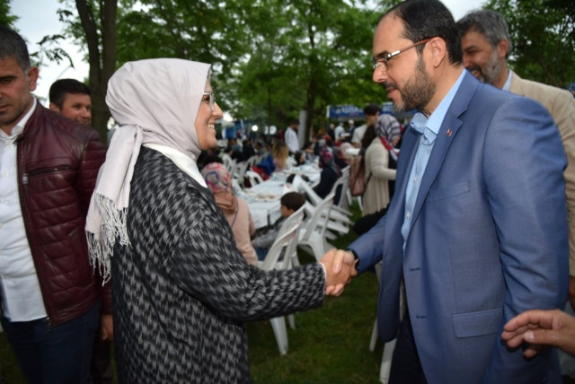 Ramazan’ın Bereketi Başiskele Sahilinde Yaşanıyor