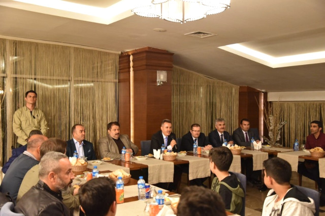 Vali Elban Kocaeli’den Gelen Öğrencilerle Bir Araya Geldi