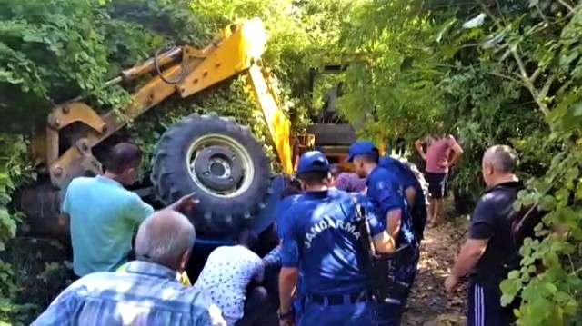 Devrilen Traktörün Altında Kalan Şahıs Yaralandı