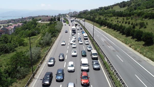 Kocaeli’nde Bayram Trafiği Yoğunluğu