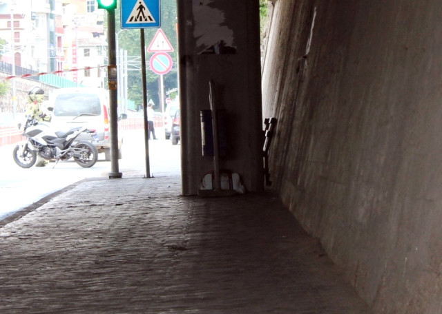 Otobüs Durağında Şüpheli Paket Paniği