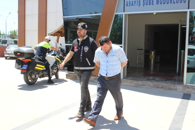 Otomobillerin Şasi ve Motor Numaralarını Değiştiren Hırsızlar Yakalandı