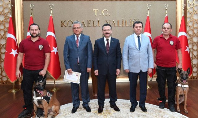 uyusturucuyla-etkin-mucadele-basari-belgesiyle-odullendirildi.jpg