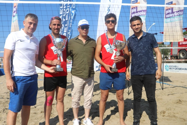 Kocaeli Sahillerinde Plaj Voleybolu ve Futbolu Heyecanı Sona Erdi