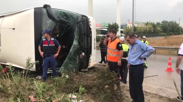 Manisa’da Yolcu Otobüsü Devrildi: 1 Ölü, 41 Yaralı (2)