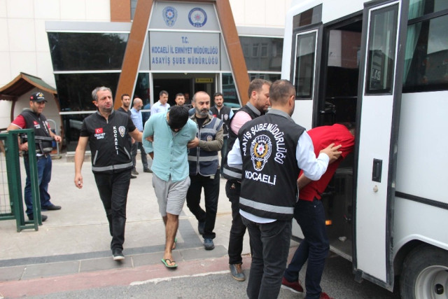 2 Milyon TL’lik Elektronik Eşya Çalan ‘Balyoz Çetesi’nden 5 Kişi Tutuklandı