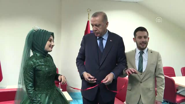 Cumhurbaşkanı Erdoğan, Yunus Emre ve Sümeyye Kurt’un Nişan Yüzüklerini Taktı