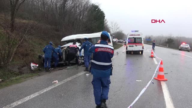 Kocaeli Otomobil ile Öğrenci Servisi Çarpıştı 1 Ölü, 9 Yaralı