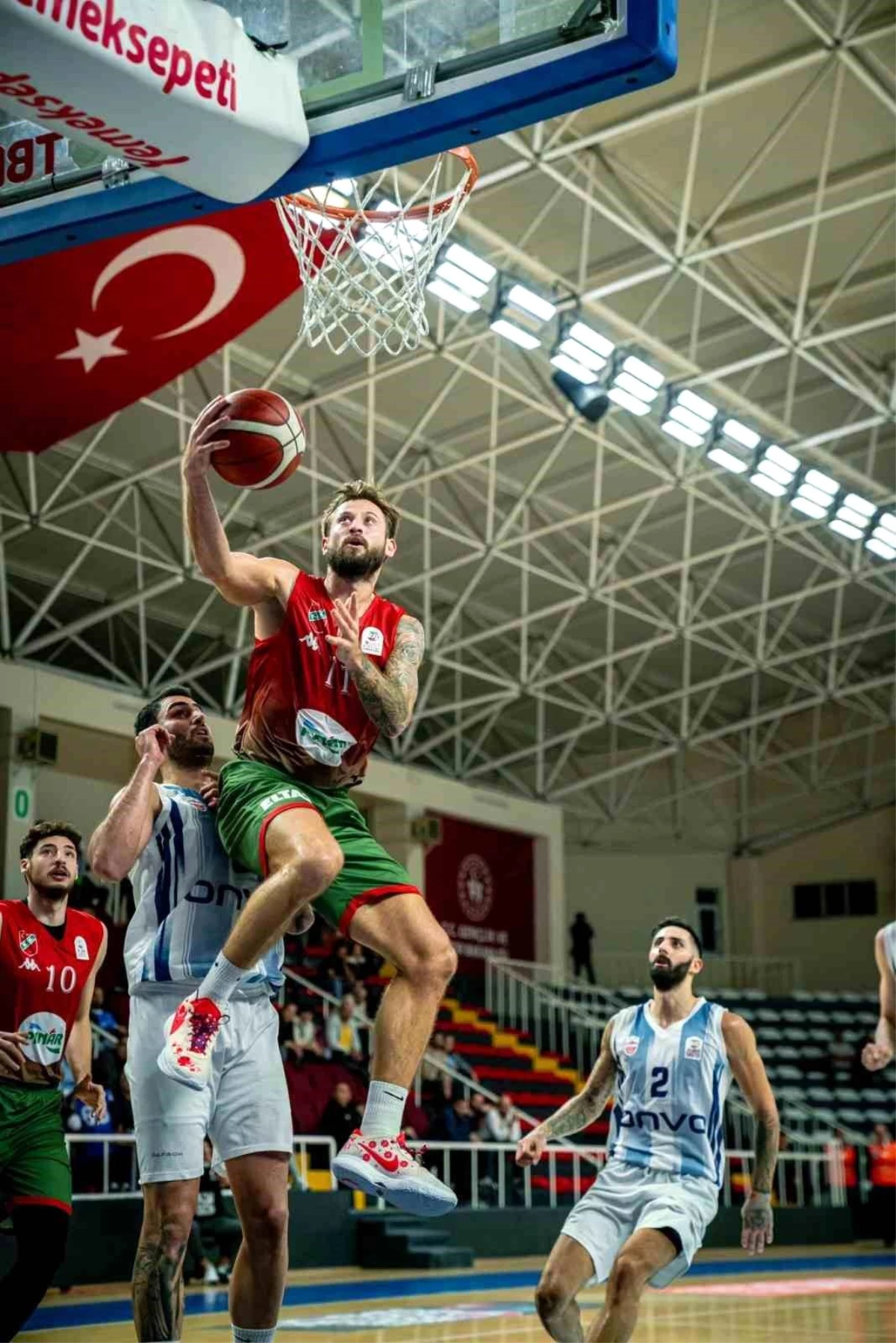P. Karşıyaka, Büyükçekmece Basketbol’u mağlup ederek dış alanda birinci galibiyetini aldı