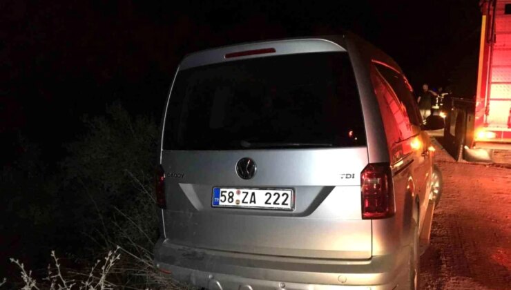 Kocaeli’de kaza: Araç uçurumda asılı kaldı, şoför ağır yaralandı