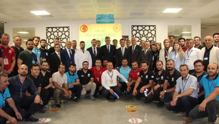 Sağlık Bakanı Kemal Memişoğlu Ahlat Devlet Hastanesi’ni ziyaret etti