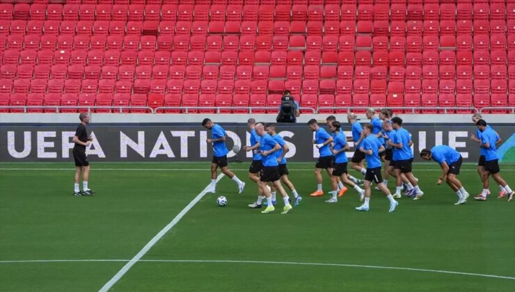 İzlanda, A Ulusal Futbol Ekibi ile müsabaka için hazır