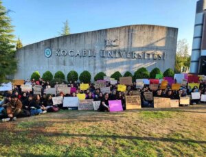 Kocaeli’de Üniversite Öğrencilerinden Bayan Cinayetlerine Reaksiyon Hareketi