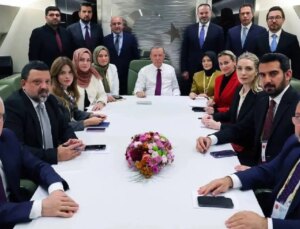 Cumhurbaşkanı Erdoğan’ın uçağında “adaylık” sorusunun yasaklandığı tez edildi